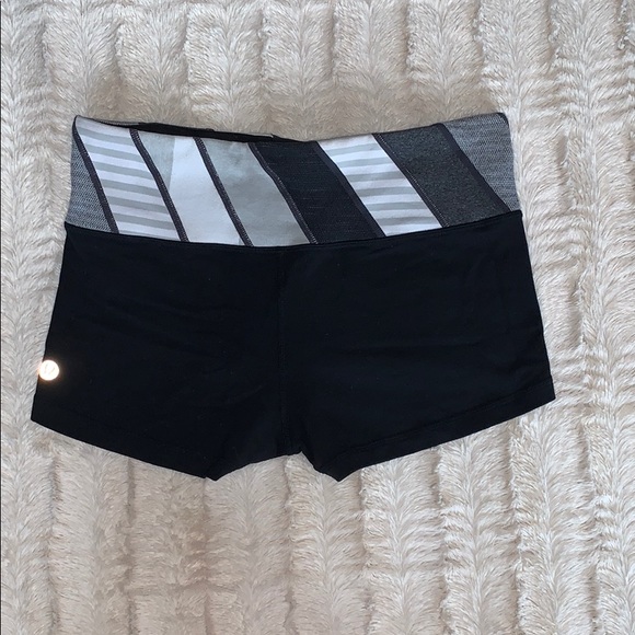 Lululemon Boogie shorts size 6
